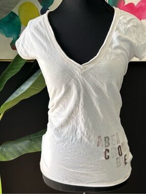 Y2K Abercrombie & Fitch White V-Neck Logo Tee